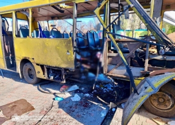 Росія дроном атакувала маршрутку у Нікополі – 3 загиблих, 12 поранених (ФОТО)