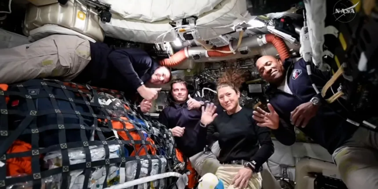 Біда. У американських астронавтів дорогою на Місяць зламався туалет. Як ремонтували і що з того вийшло (ФОТО)