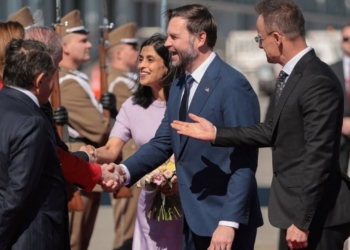 Джей Ді Венс приїхав до Угорщини – буде агітувати за “мишу Путіна” на виборах (ВІДЕО)