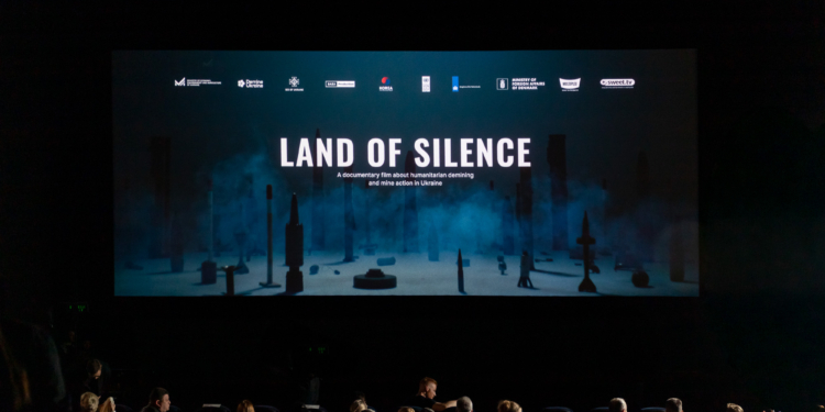 У Миколаєві відбувся спецпоказ документального фільму про гуманітарне розмінування «Тиха земля» (ФОТО)