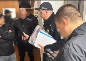 У Миколаєві працівник ТЦК із спільником вирішили “роздягнути” студента на $500 (ФОТО)