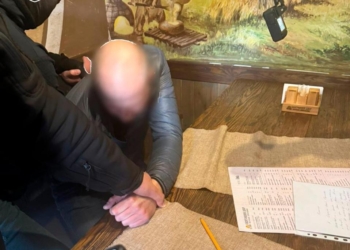 Посадовець «Укрзалізниці» за $100 тис готовий був розібрати залізничну колію, яка заважала видобутку граніту (ФОТО, ВІДЕО)