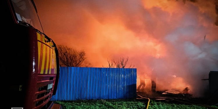 А могло бути гірше – на Миколаївщині з пожежі винесли 8 балонів з пропаном
