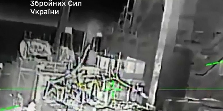 У Каспійському морі вражено 2 бурові установки