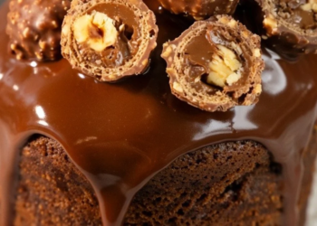 Тим, хто втомився від традиційності. Шоколадна паска з начинкою “Фереро Роше” (ВІДЕО)