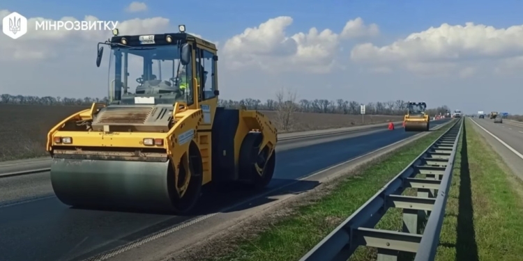 Миколаївщина увійшла до трійки регіонів-лідерів з ремонту доріг