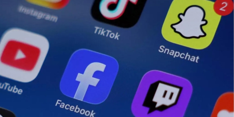 Сенат Франції проголосував за заборону соцмереж для дітей до 15 років. Але це ще не остаточно