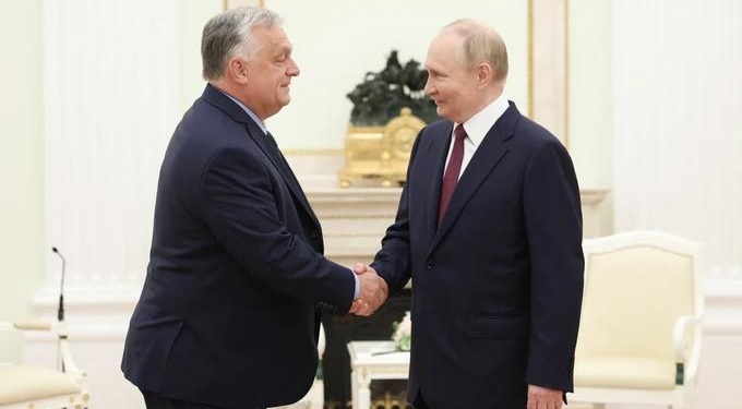 Вето в ЄС, ГРУ у Будапешті, нафтовий вентиль. Що втрачає Кремль через поразку Орбана