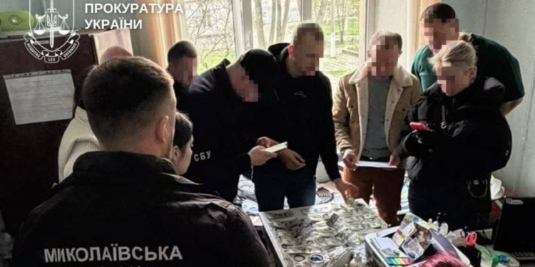 Випробували на собі? У Миколаєві лікарі, що пропонували за гроші фальшиву інвалідність, самі виявилися інвалідами