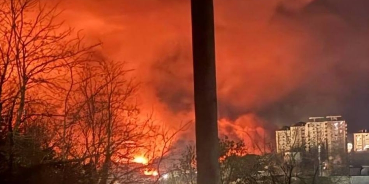 У Туапсе після атаки дронів знову горить НПЗ (ВІДЕО)