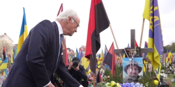 Україну вперше відвідує король Швеції Карл XVI Густав: розпочав із вшанування пам’яті загиблих українських захисників (ВІДЕО)