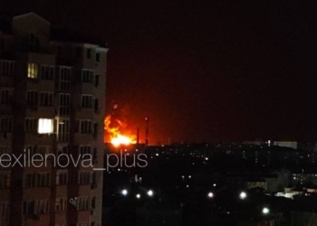 У Севастополі атакований порт,  горить НПЗ (ВІДЕО)