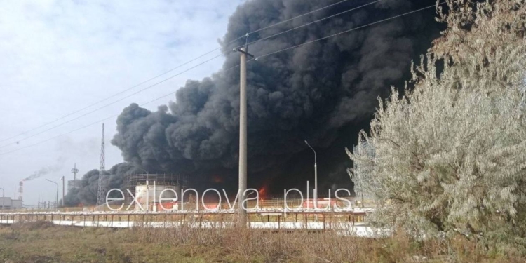 У Новокуйбишевську в РФ горить НПЗ і ще щось (ВІДЕО)