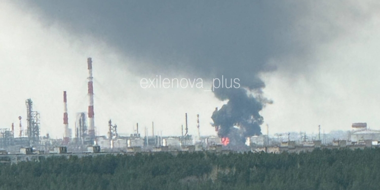 У Сизрані після дронової атаки теж горить НПЗ (ФОТО, ВІДЕО)