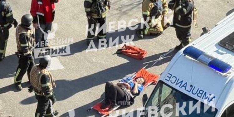 У Києві чоловік відкрив стрілянину по людях, є загиблі та поранені (ФОТО, ВІДЕО)