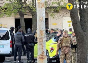 Кличко повідомив про загиблих і поранених в Києві, злочинець захопив заручників у маркеті (ВІДЕО)