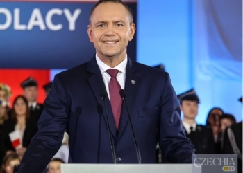 У президента Польщі під час інтерв’ю з кішені випав пакетик зі снюсом (ВІДЕО)