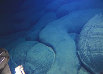 Японські вчені виявили на глибині 6 500 метрів у Тихому океані вулкан, вік якого близько 3 мільйонів років (ФОТО)