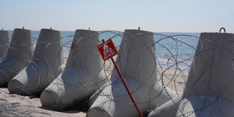 Миколаївські тероборонівці показали, як Коблевське узбережжя перетворюється на лінію захисту (ФОТО)