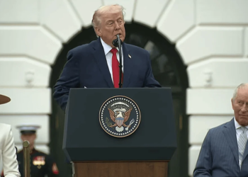 “Можете в це повірити”? Трамп під час королівського візиту згадав, як його мати захоплювалася молодим Чарльзом