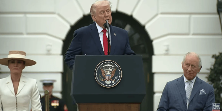 “Можете в це повірити”? Трамп під час королівського візиту згадав, як його мати захоплювалася молодим Чарльзом