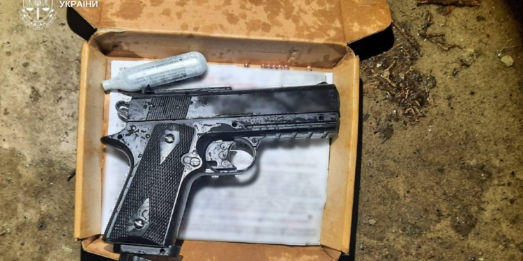 У Кривому Розі затримано молодика, який із пневматичної зброї 4 рази вистрелив в обличчя неповнолітній (ФОТО)