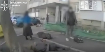 Генпрокурор Кравченко показав запис камер поліцейських, які втекли під час нападу київського вбивці. Сумнівів не лишилося (ВІДЕО)