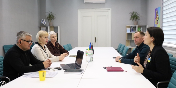 Фонд «Синьо-жовтий хрест» передав Миколаєву партію генераторів