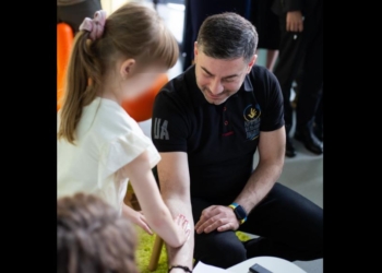 В Італії суд дозволив іноземцям усиновити дитину з України, у якої є мати, а батько пропав на війні. Лубінець закликає діяти