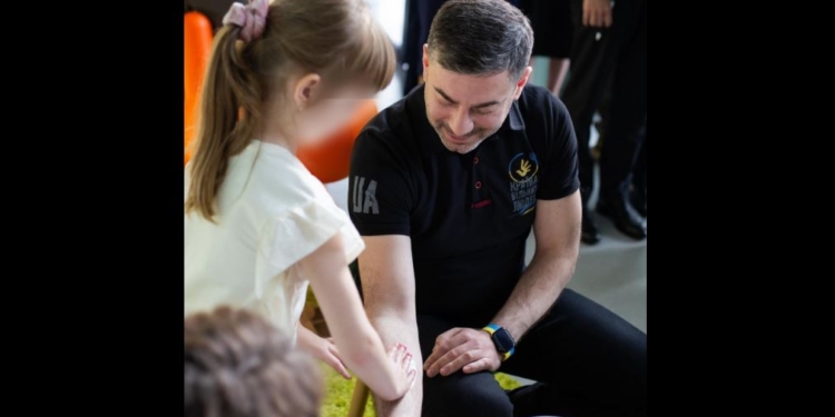 В Італії суд дозволив іноземцям усиновити дитину з України, у якої є мати, а батько пропав на війні. Лубінець закликає діяти