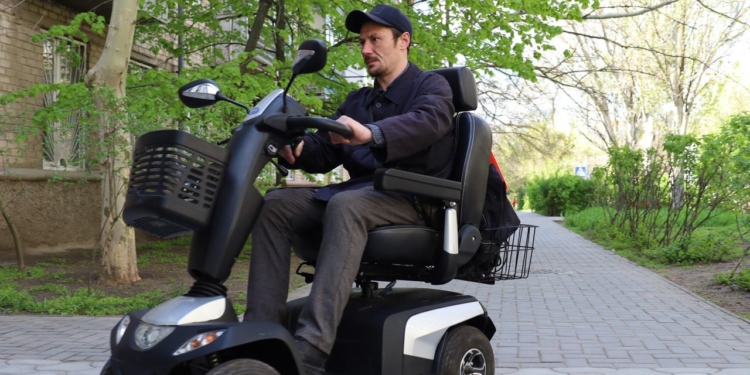 У Миколаєві ветеранам надають у тимчасове користування електроскутер – поки не надійде постійний від держави(ФОТО)
