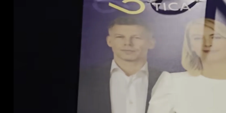 Російські політтехнологи в дії – в Угорщині перед виборами розміщують плакати за опозицію українською мовою