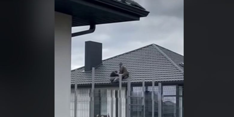 ТЦК виходить на новий рівень – на Волині скинули чоловіка з даху (ВІДЕО) (ОНОВЛЕНО)