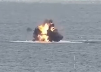 Ворог намагався атакувати один з портів безекіпажним катером – він був знищений ВМС (ВІДЕО)
