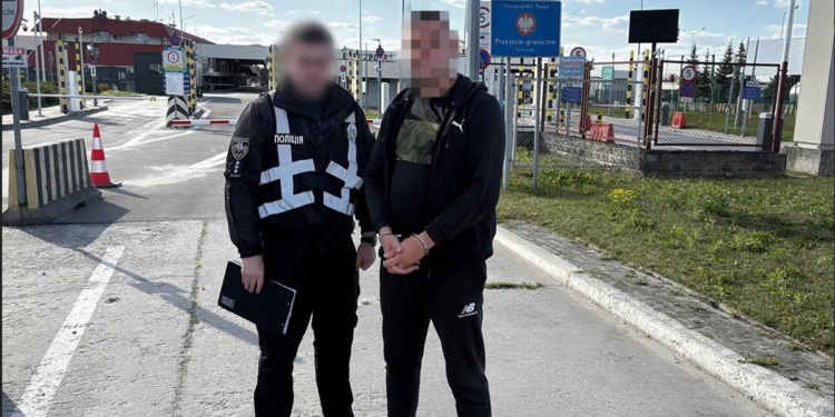 Німеччина видала Україні лідера угрупування, що спеціалізувалося на підробці документів. Навіть паспортів ЄС