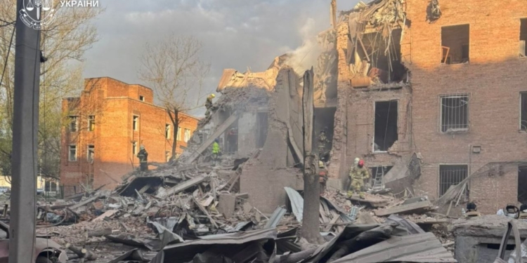 Двоє загиблих, 22 постраждалих, серед яких — дитина, внаслідок масованої атаки ворога на Дніпро та область — Офіс Генпрокурора