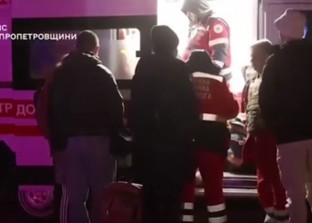 Практично всю ніч росіяни били по Дніпру та по інших наших містах і громадах – чотири людини було вбито, понад 30 поранено, – Зеленський (ВІДЕО)