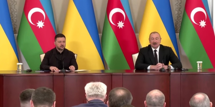 Україна готова провести тристоронні переговори з США та росією в Азербайджані, – Зеленський