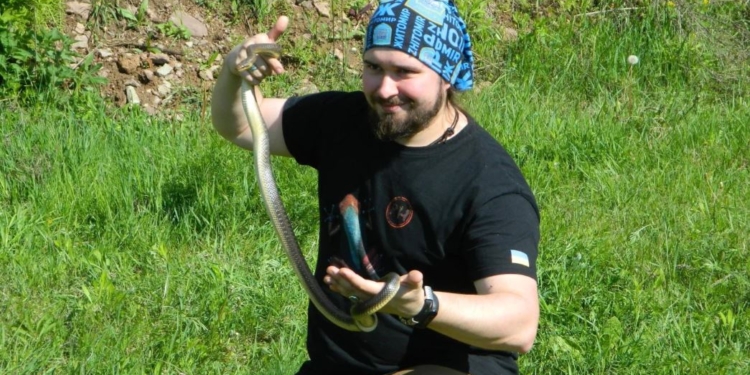 Що робити, якщо до квартири заповзла змія? Поради, які можуть врятувати життя (ФОТО, ВІДЕО)