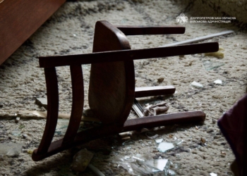 Внаслідок вечірньої атаки по Дніпру 10 поранених. З-під завалів дістали ще одне тіло