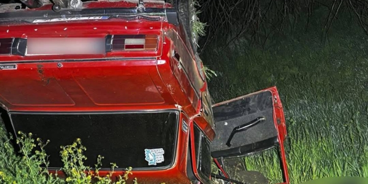 На Миколаївщині вночі перекинувся ВАЗ – 28-річний водій загинув, пасажири в лікарні