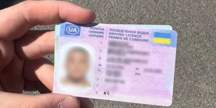 У Миколаєві патрульні виявили водія з підробленими документами – під час оформлення ДТП (ФОТО)