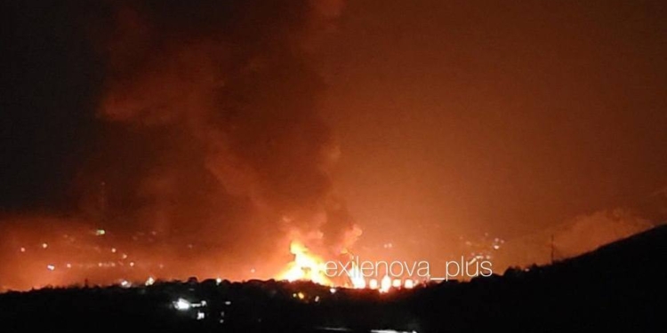 Російський день бабака – Туапсе знову горить після візиту дронів (ВІДЕО)