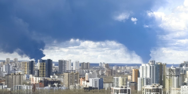 У Пермі дрони сьогодні атакували “Лукойлпермнафтооргсинтез” (ВІДЕО)