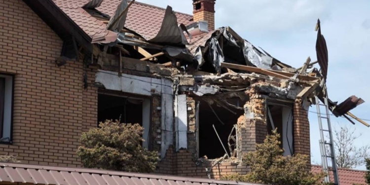 Наслідки атаки «шахедів» на Миколаїв: пошкоджені житлові будинки та автівка, на щастя, без постраждалих (ДОДАНО ФОТО)