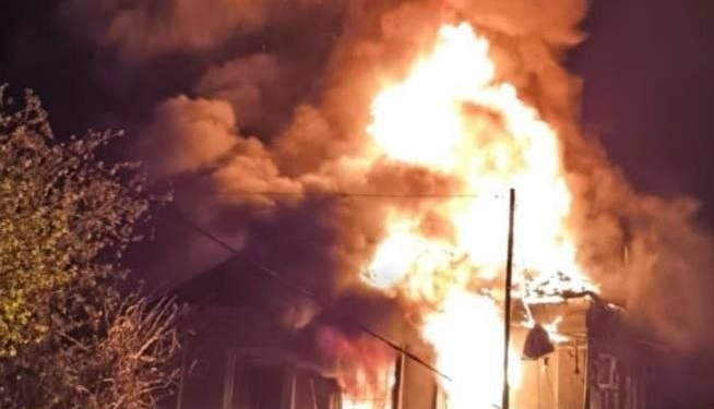 Внаслідок вечірньої атаки російських дронів на Миколаїв є пошкодження в приватному секторі, виникла пожежа