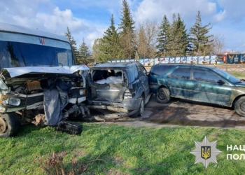 На Миколаївщині п’яний чоловік вкрав автівку і потрапив на ній у ДТП, пошкодивши три автомобілі (ФОТО)