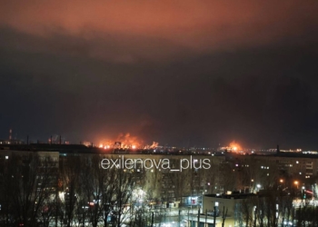 Цієї ночі дрони масово атакували Тольятті – горить 2 хімзаводи (ВІДЕО)
