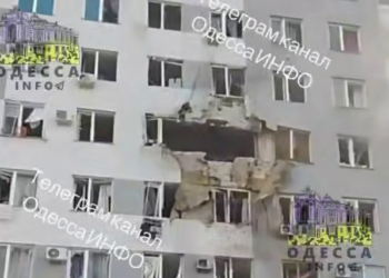 В Одесі безпілотник влетів у багатоповерхівку (ВІДЕО)