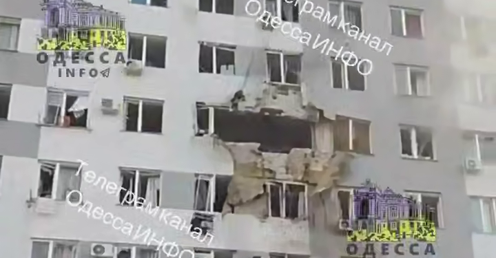 В Одесі безпілотник влетів у багатоповерхівку (ВІДЕО)